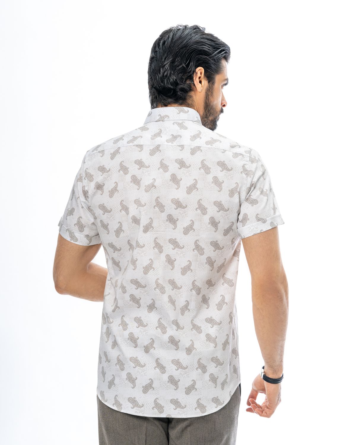 نمای پشت پیراهن آستین کوتاه دیجیتال پنبه طرح پیزلی SH20