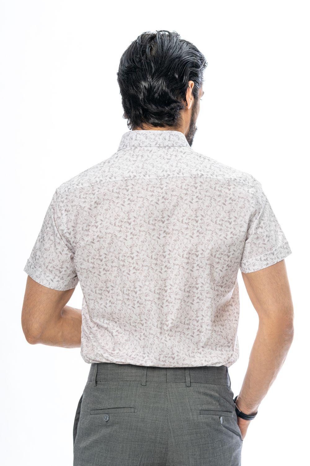 نمای پشت پیراهن آستین کوتاه دیجیتال پنبه طرح برگ SH22
